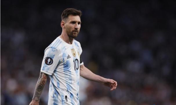 炸裂！U23亚洲杯：王钰栋戏耍对方，兜射世界波。网友：头号球星